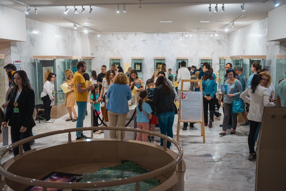 
Хиляди жители и гости на Ямбол се включиха в семейните игри, арт-работилници и забавните предизвикателства, които предложиха общинските музеи и галерии...